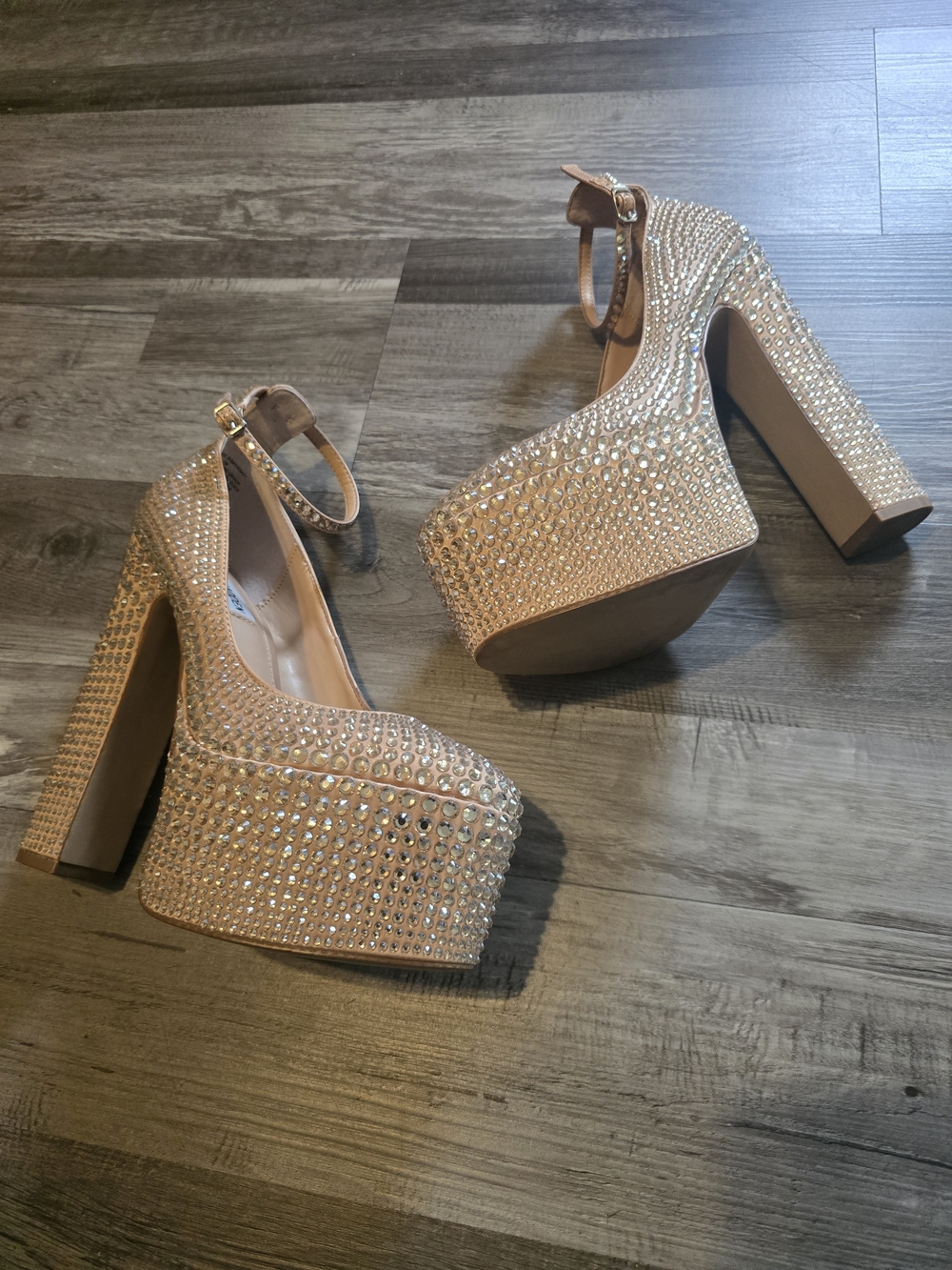 Steve Madden Skyrise Rhinestone Platform Pumps Size 7